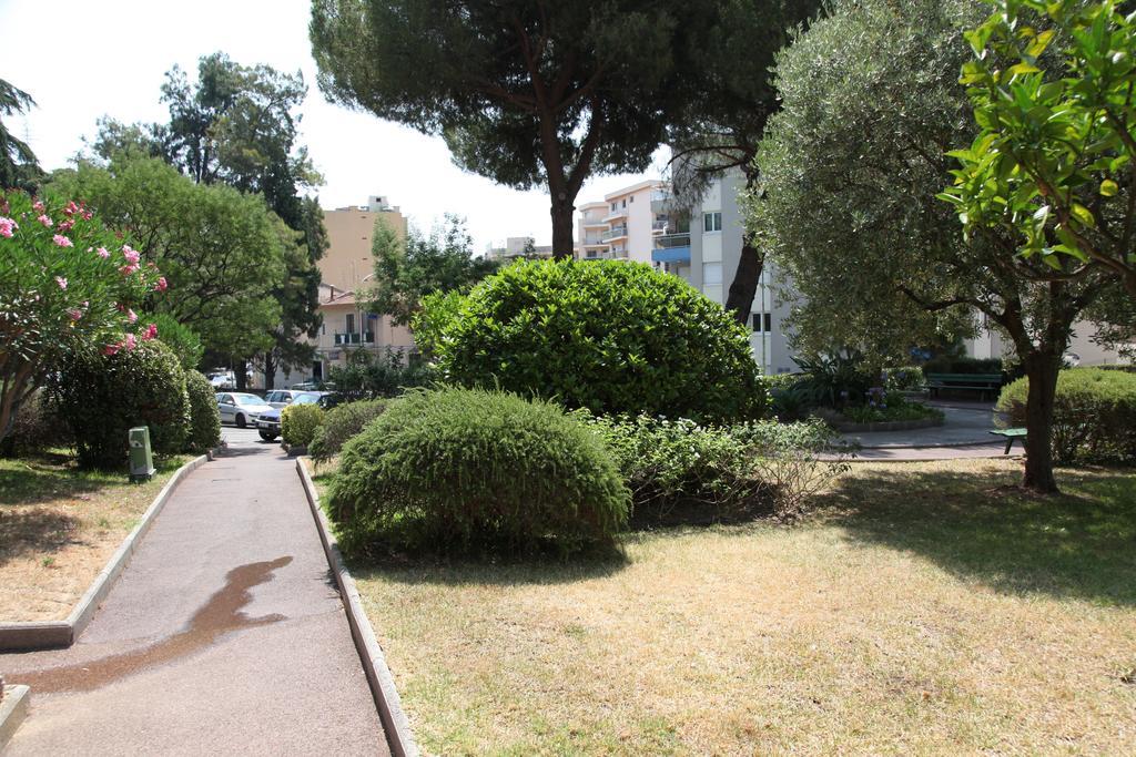 Les Glycines Apartment Menton Exterior photo